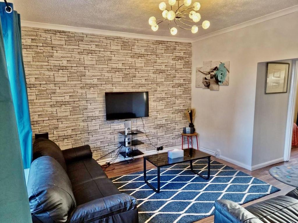 Property photo 2 of 13 Lounge