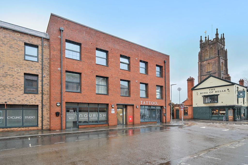 Property photo 1 of 19 .