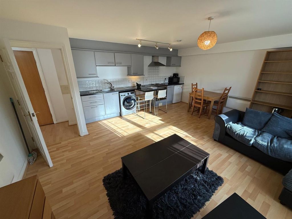 Property photo 2 of 8