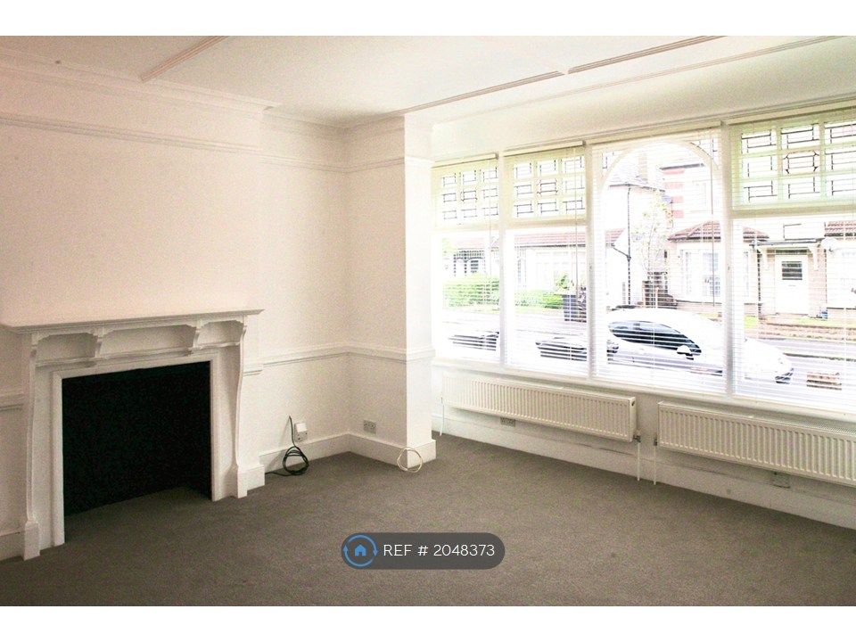 Property photo 3 of 14 Lounge