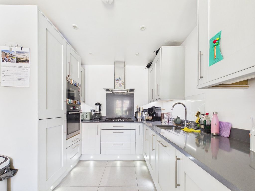 Property photo 3 of 16 Kitchen