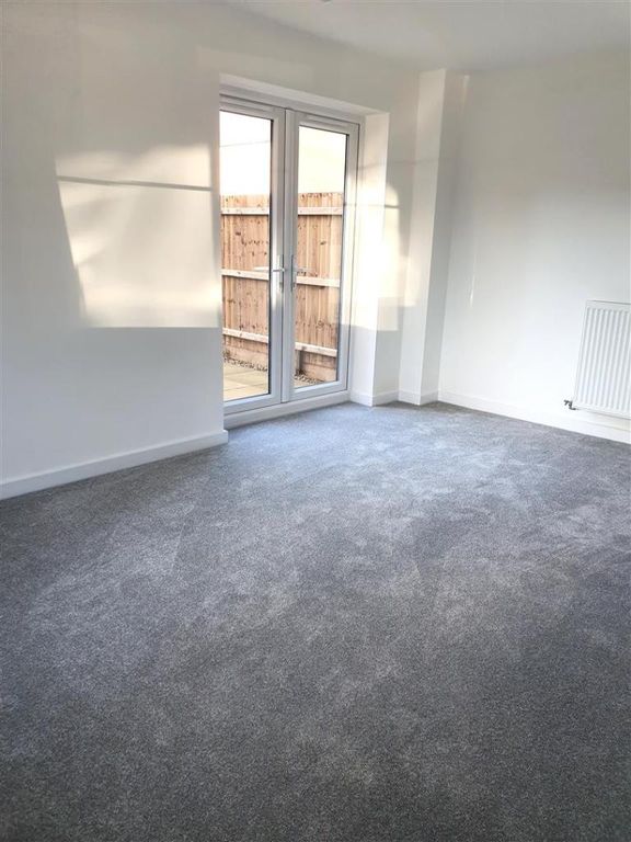 Property photo 3 of 4 Living Room