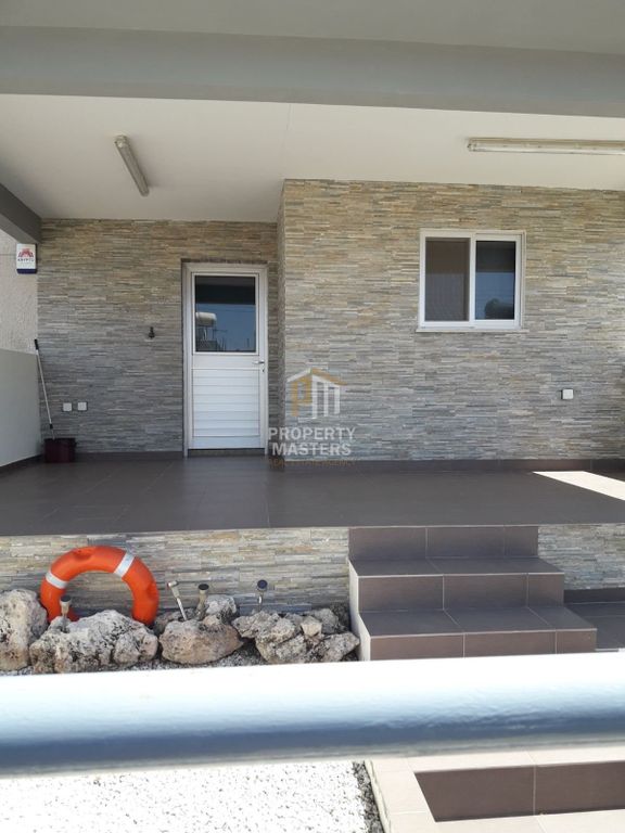 Property photo 1 of 2