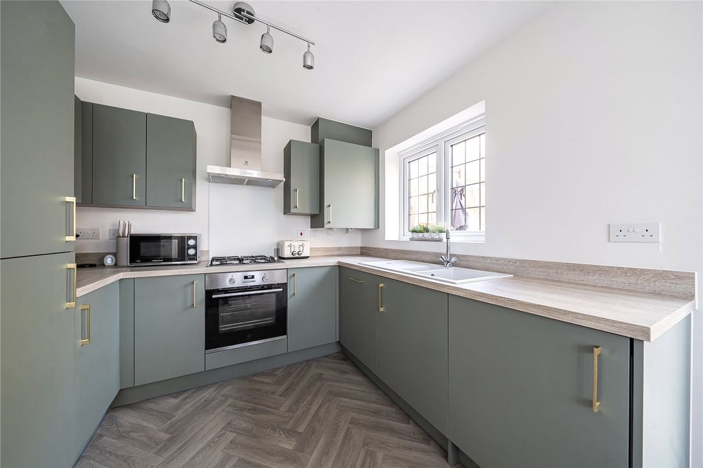 Property photo 3 of 16 Picture 3