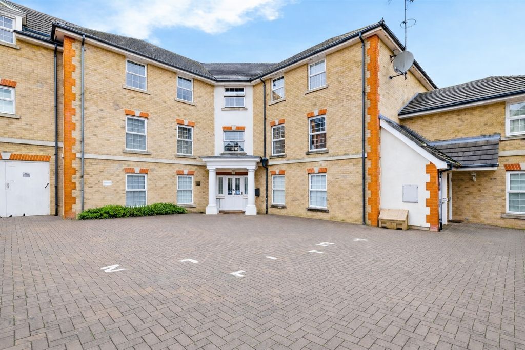 Property photo 1 of 18