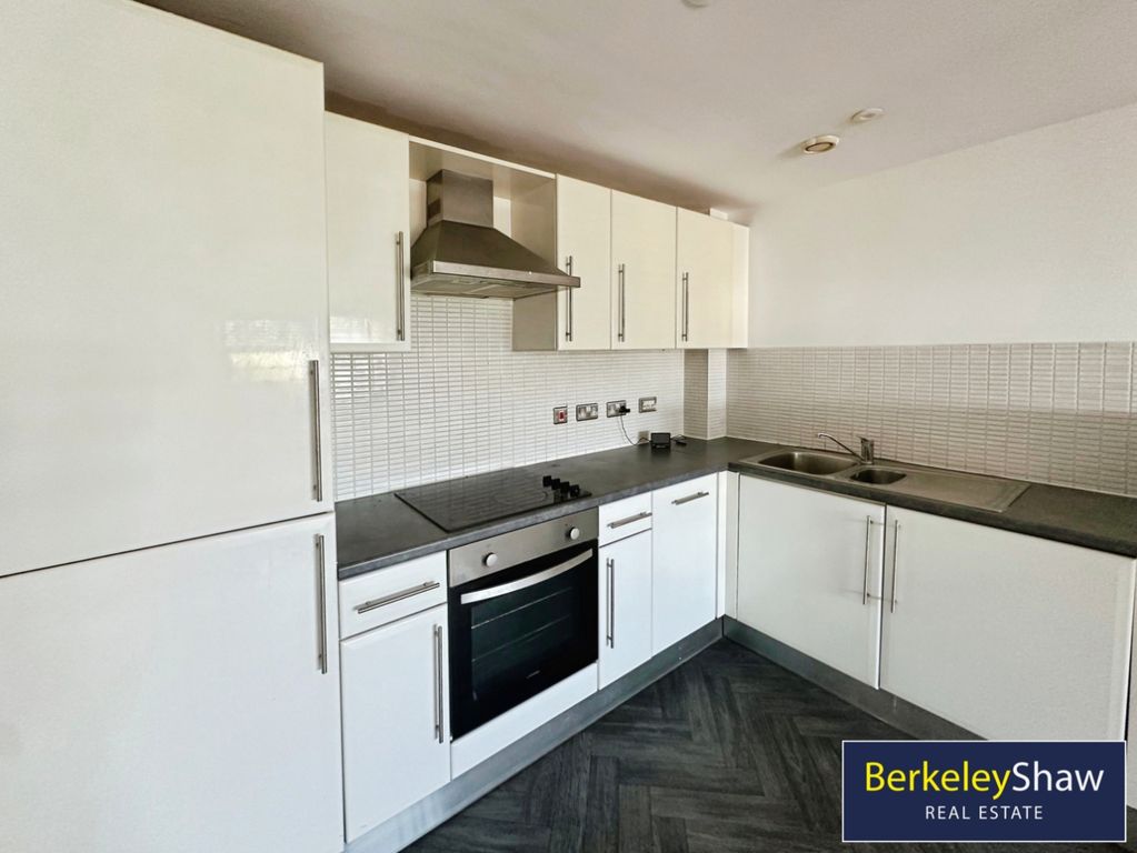 Property photo 3 of 10 Kitchen