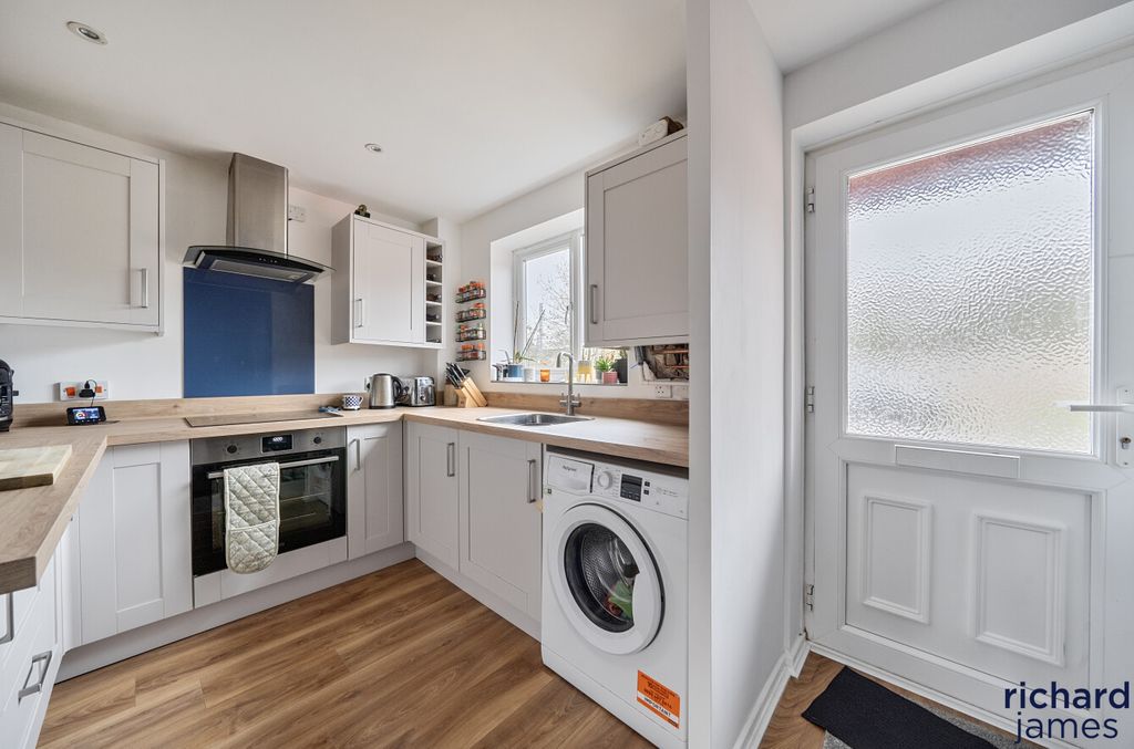 Property photo 3 of 12 B7d850E96d684581Af71744Fbebbf420