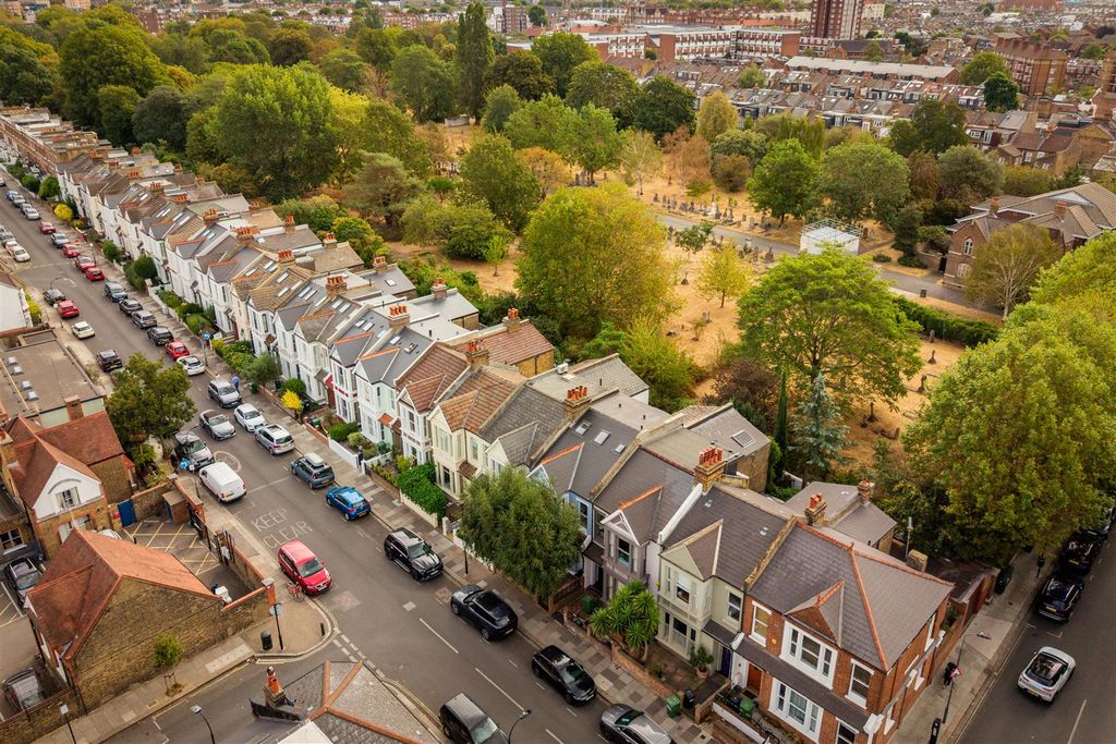 Property photo 1 of 15 St Dunstans Road-29.Jpg