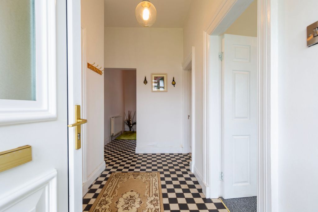 Property photo 2 of 37