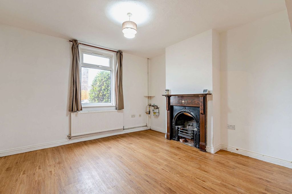 Property photo 3 of 32