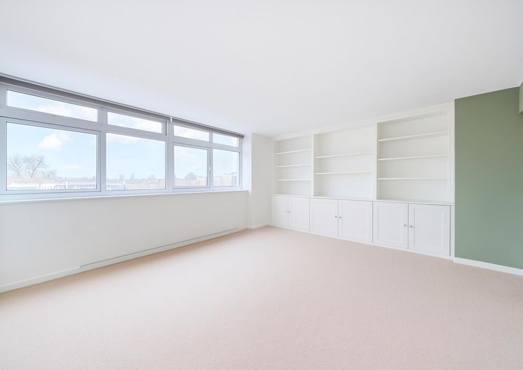 Property photo 1 of 9 Living