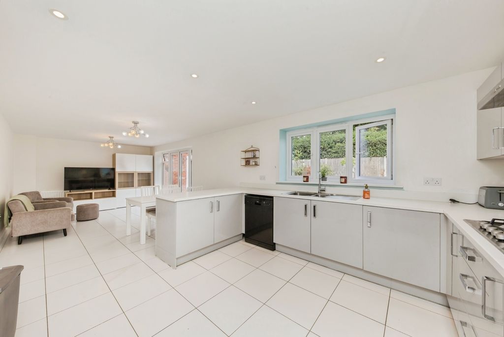 Property photo 2 of 17 Photo