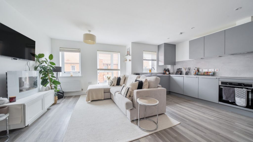 Property photo 2 of 11