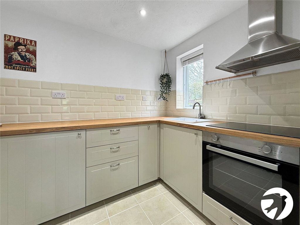 Property photo 3 of 7 Kitchen