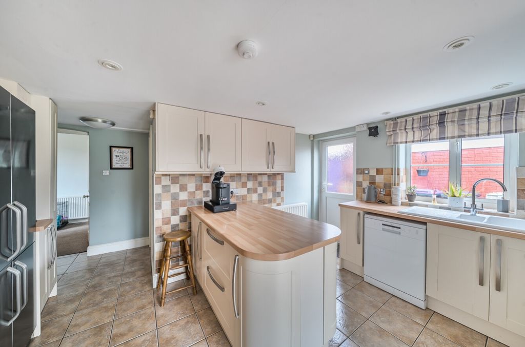 Property photo 3 of 24 1400771-16-697Ca42F51Bb3