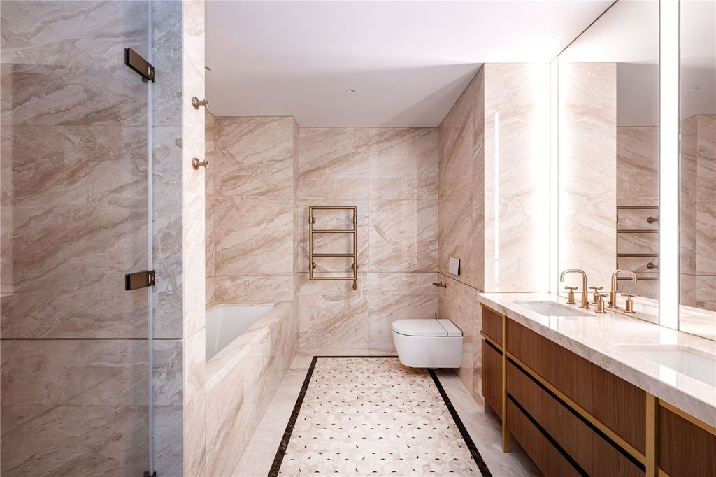 Property photo 3 of 7 Principle Ensuite