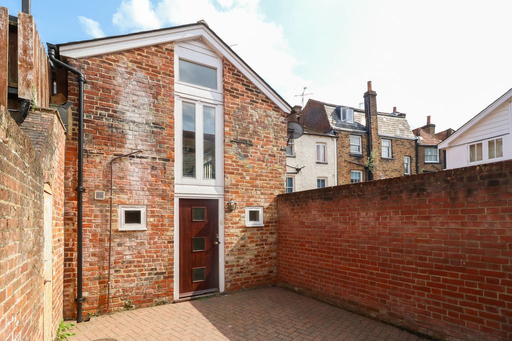 Property photo 1 of 9 1 Bed Town House To Rent Cobden Place, Canterbury Ct1