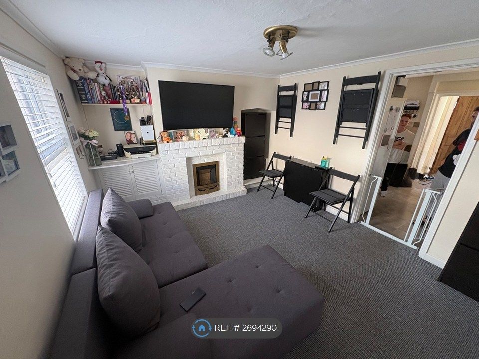 Property photo 2 of 7 Front Room