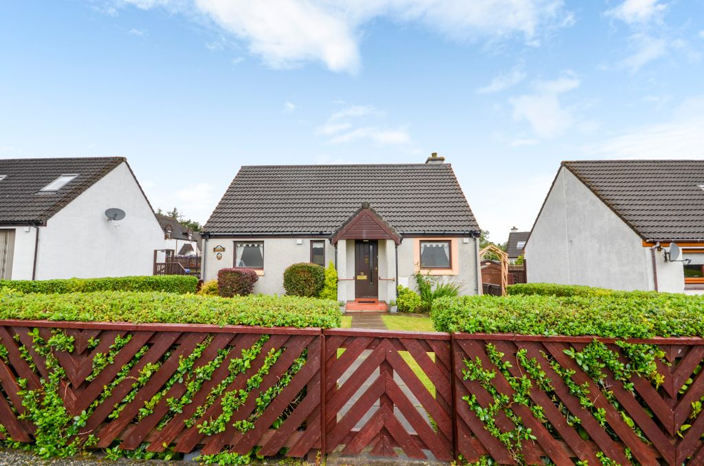 Property photo 2 of 34