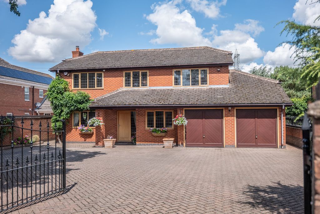 Property photo 1 of 32