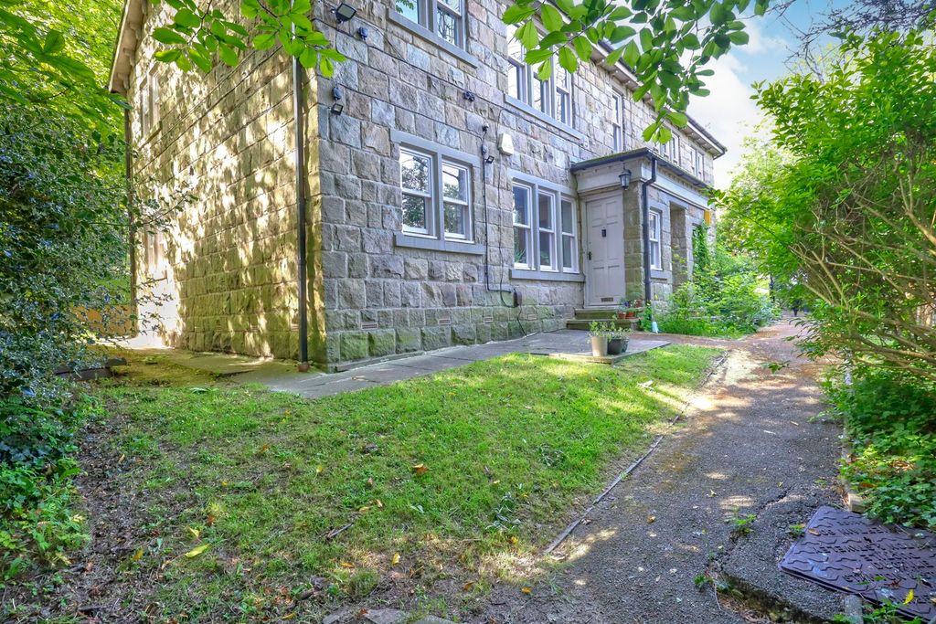 Property photo 2 of 14 Communal Front