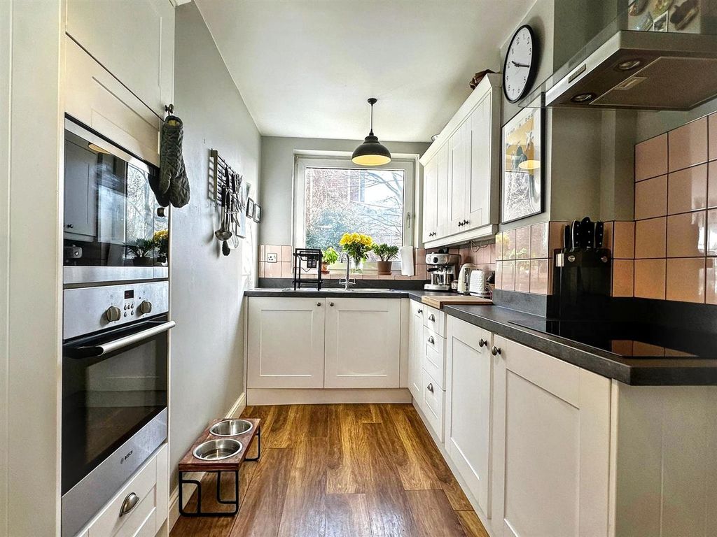 Property photo 3 of 30 Kitchen Area