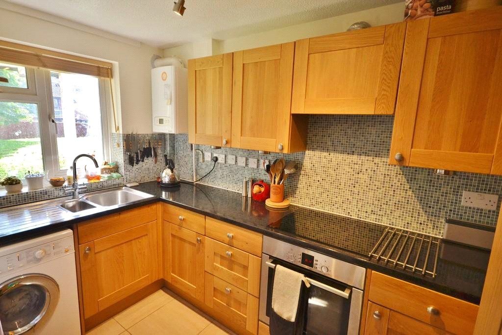 Property photo 3 of 10 Kitchen
