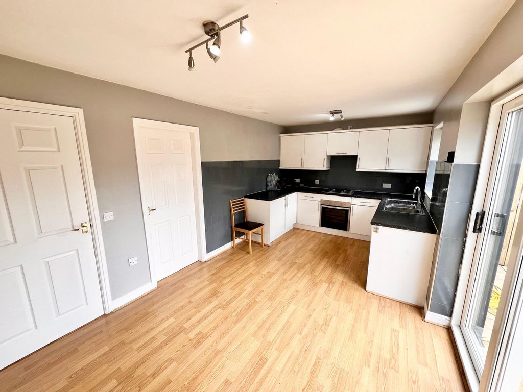 Property photo 2 of 12 Kitchen