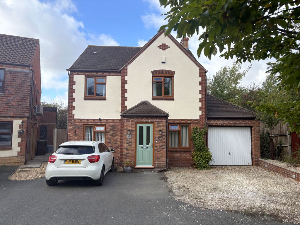 Property photo 1 of 29 4 Bedroom Detached House For Sale