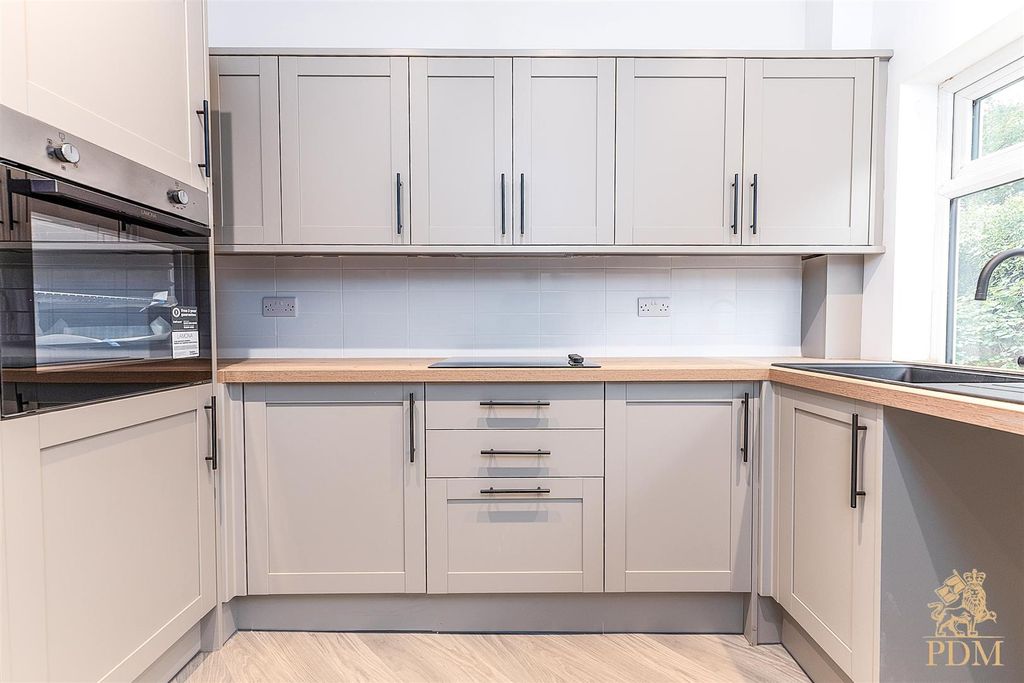 Property photo 1 of 13 4 Spring Terrace, Nuthall (10 Of 20).Jpg