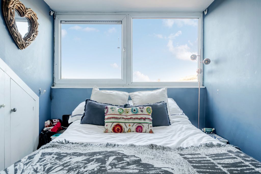 Property photo 3 of 13 1538173-12-6Ad9ce...
