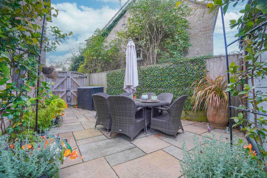 Property photo 3 of 25
