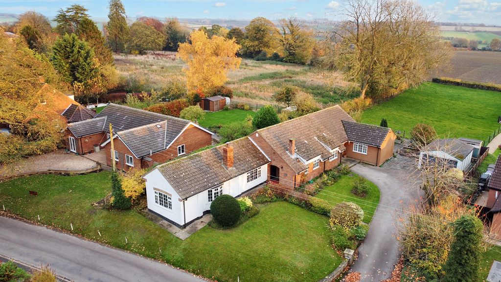 Property photo 2 of 37