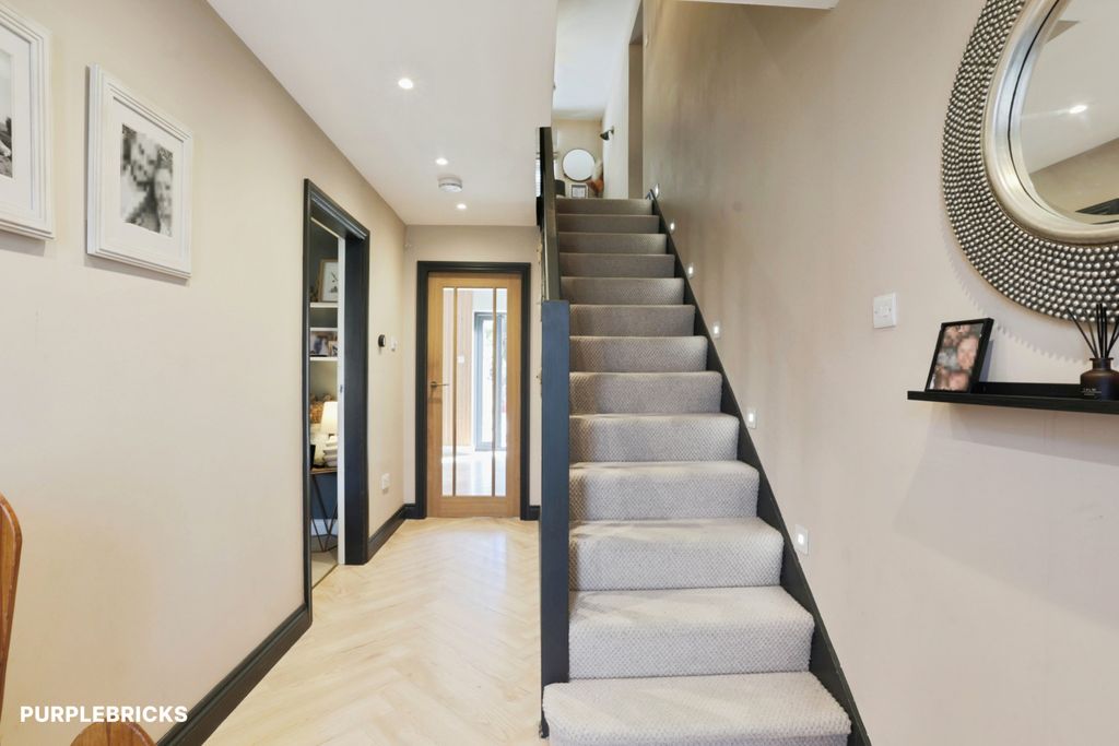 Property photo 2 of 26 Hallway