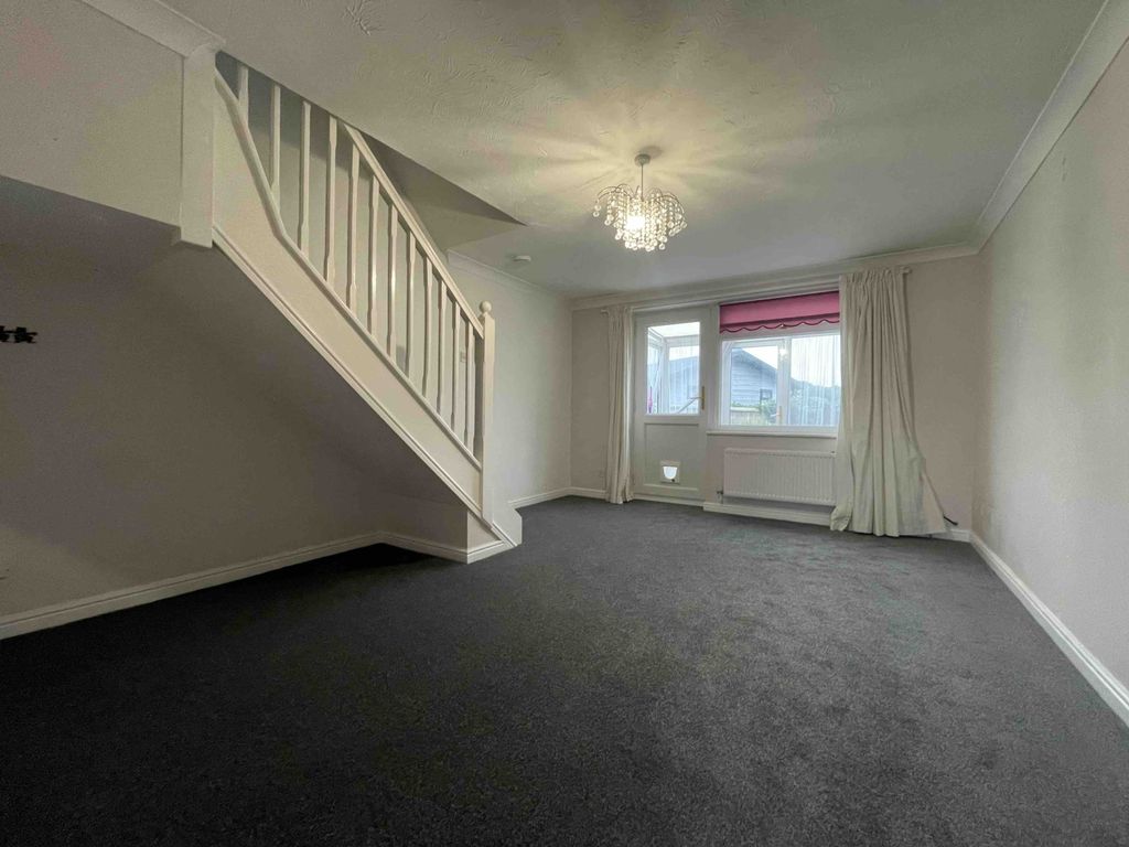 Property photo 3 of 11 Lounge