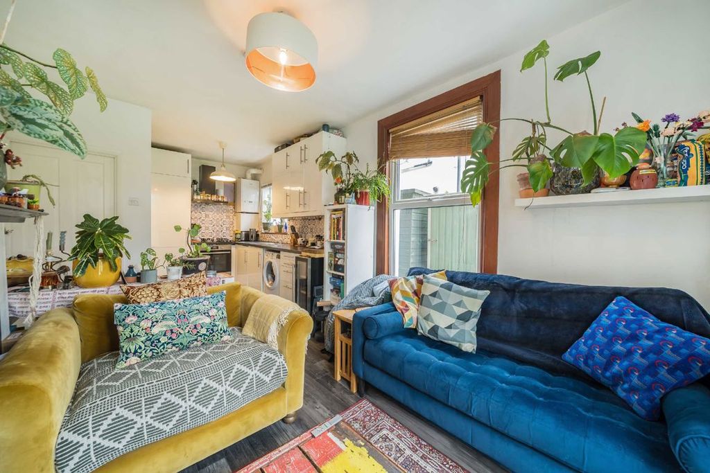 Property photo 3 of 6