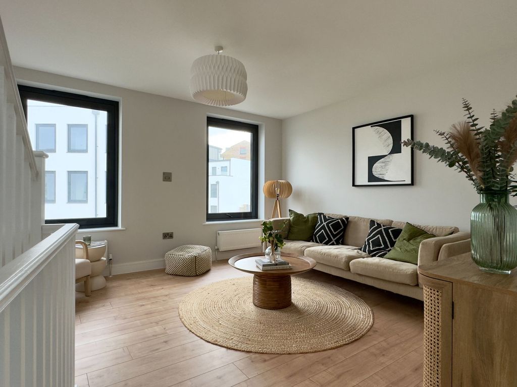 Property photo 3 of 36