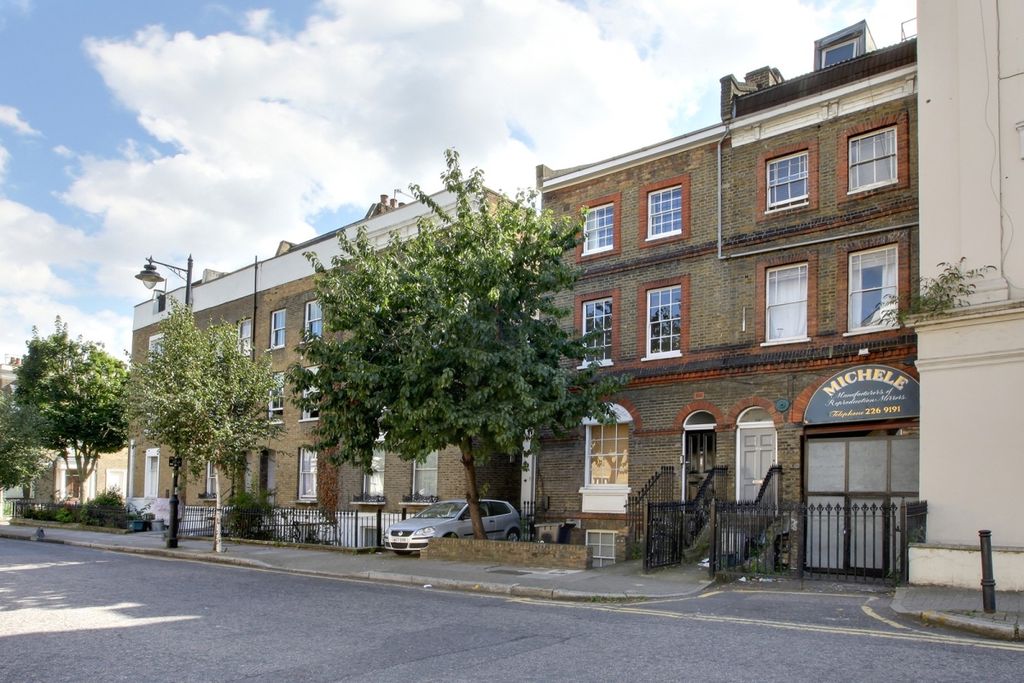 Property photo 1 of 5 Englefield Road T...