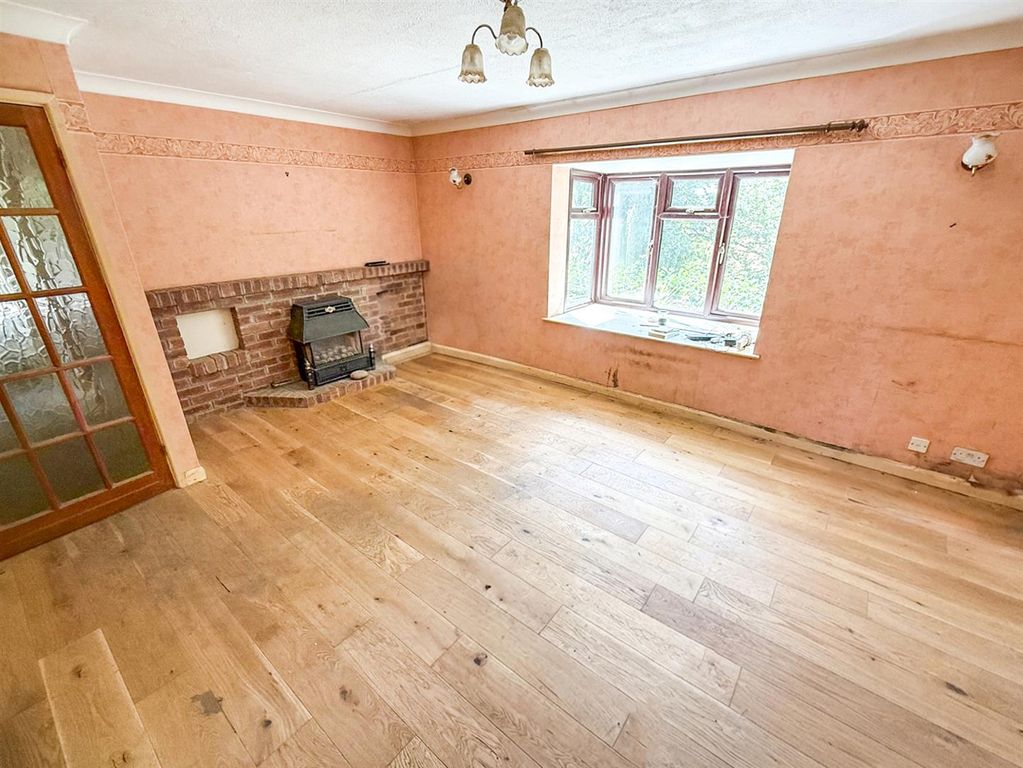 Property photo 2 of 16 Lounge