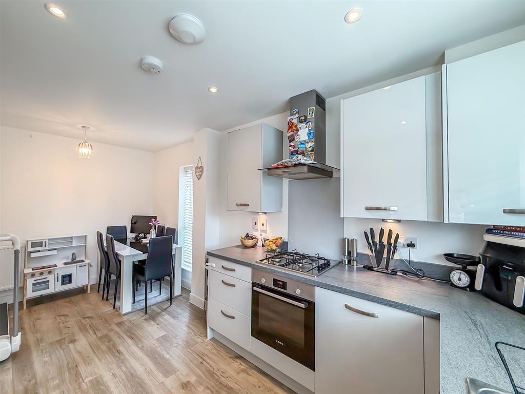 Property photo 2 of 18 Kitchen/Dining Room