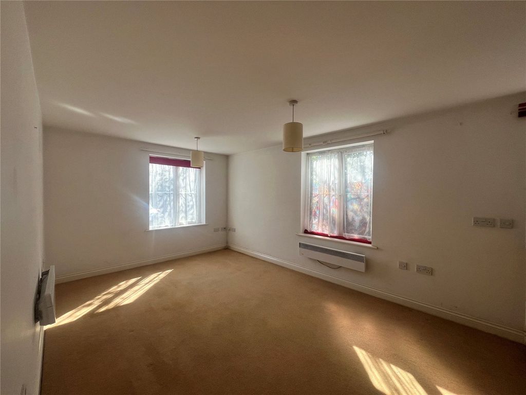 Property photo 2 of 15 Picture No. 12