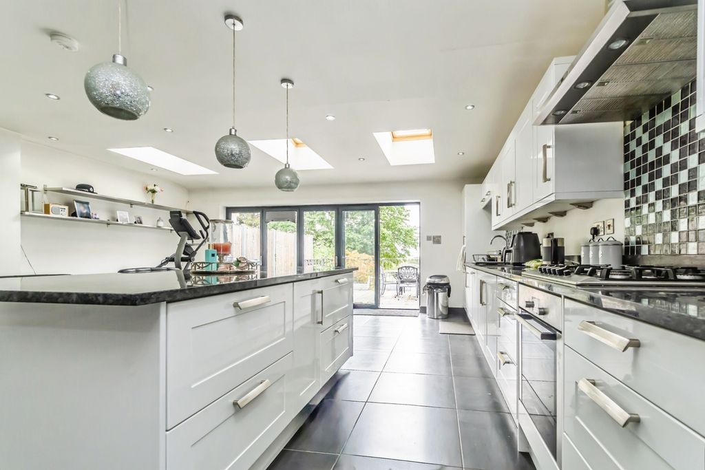 Property photo 2 of 24 Kitchen