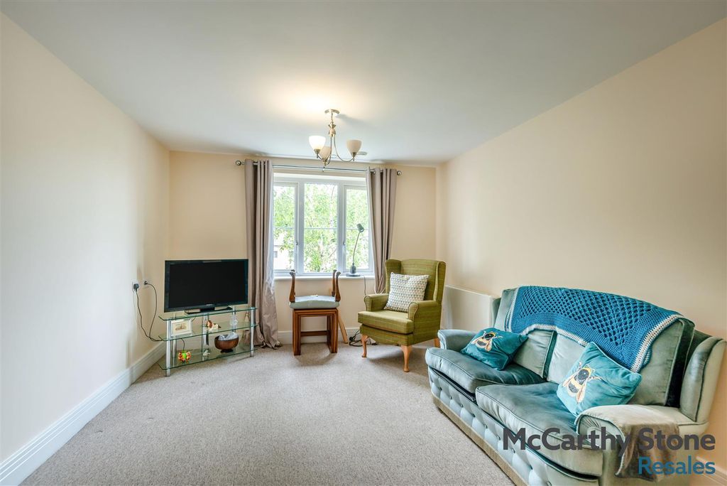 Property photo 2 of 23 8692828-Interior10.Jpg
