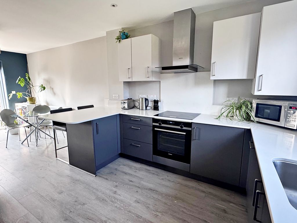 Property photo 3 of 20 Kitchen