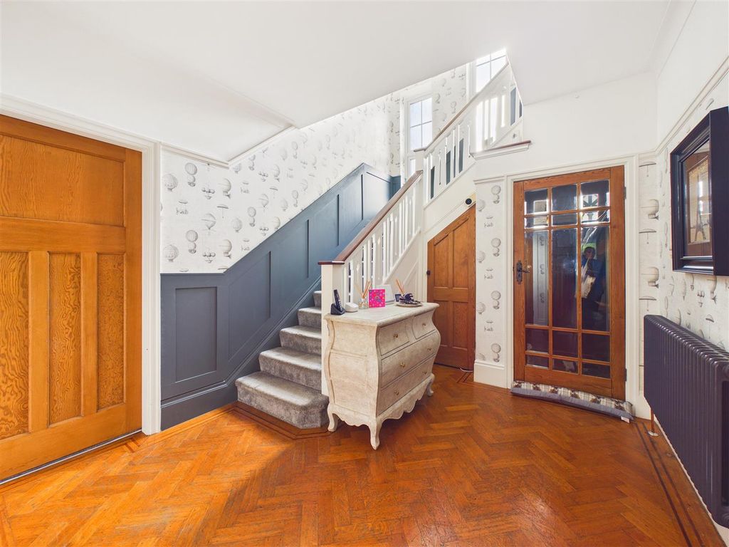 Property photo 3 of 24 Cam05193G0-Pr0108-Still024.Jpg