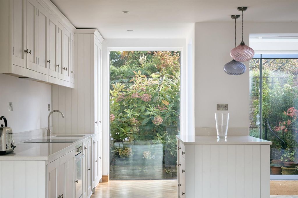 Property photo 3 of 37