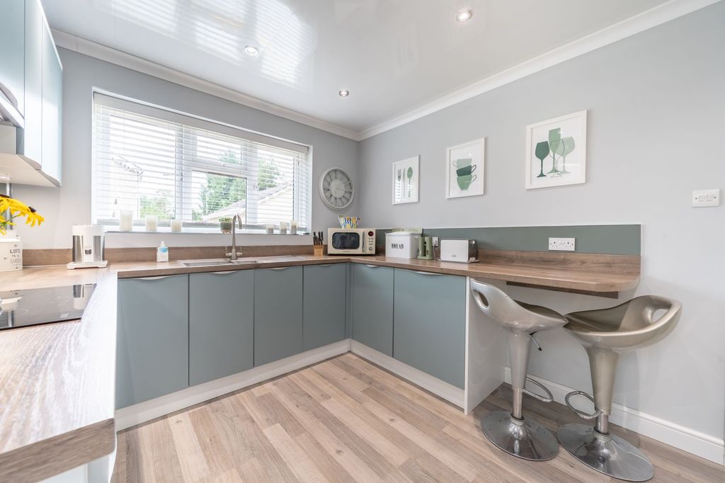 Property photo 3 of 28