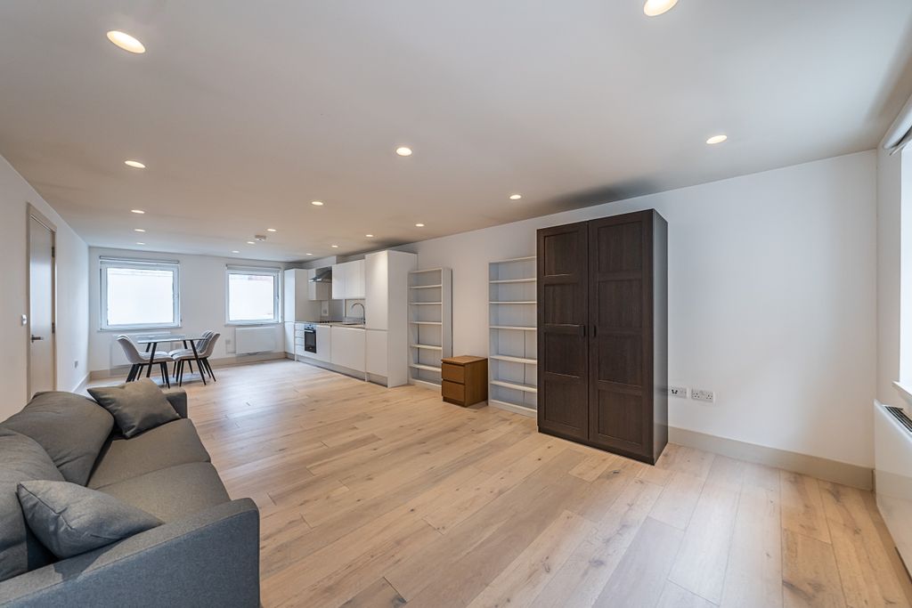 Property photo 3 of 18 Lesley-Court-2