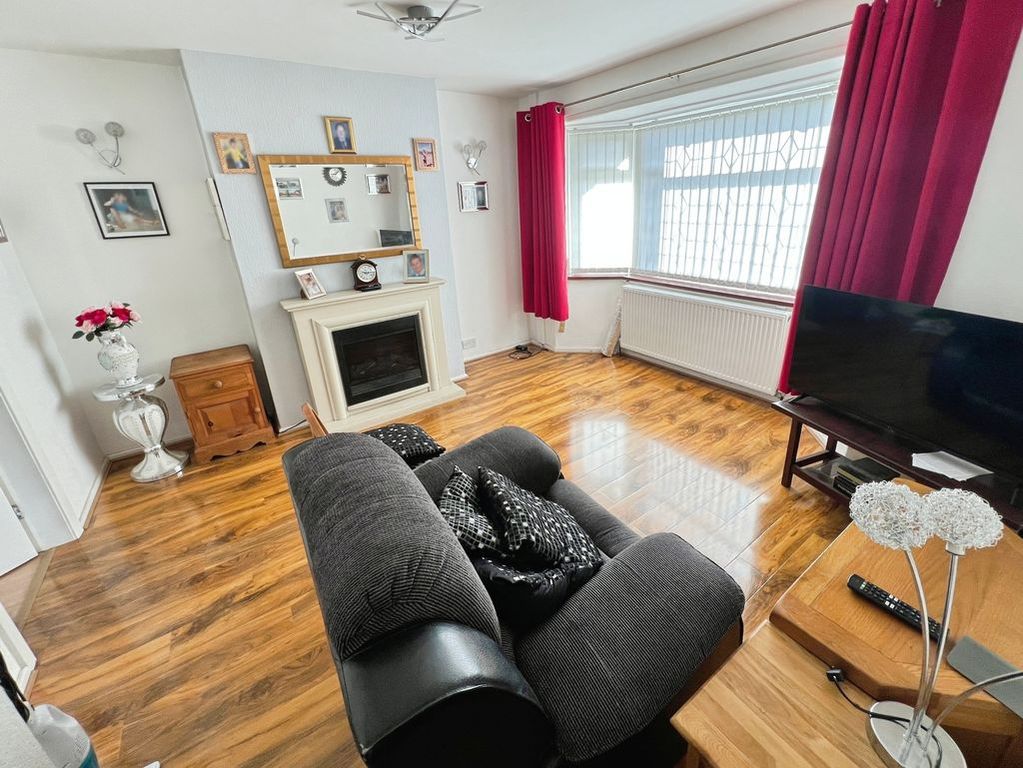 Property photo 2 of 13 Lounge