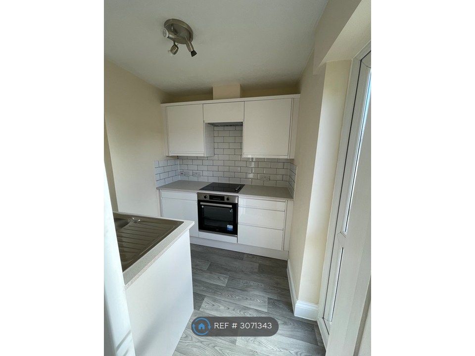 Property photo 3 of 13 Kitchen